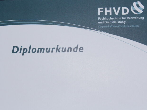 Beitragsbild zum Thema "Diplomierung im Fachbereich Steuerverwaltung am 26.08.2022"