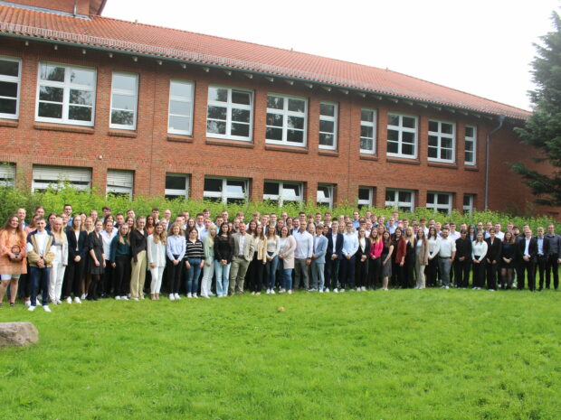 Begrüßung der neuen Studierenden des Fachbereichs Steuerverwaltung am 4. September 2023 Begrüßung der neuen Studierenden des Fachbereichs Steuerverwaltung am 4. September 2023
