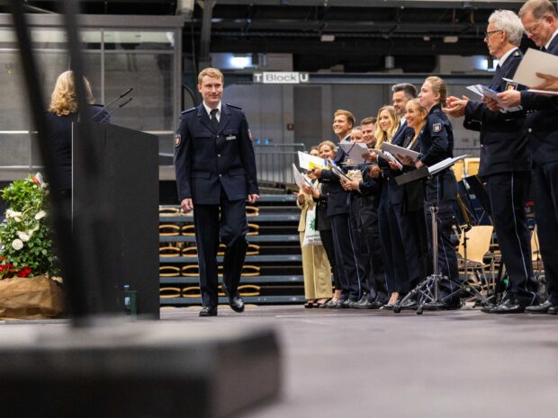 Bachelorabschlussfeier des 16. Studiengangs für den Polizeivollzugsdienst des Landes Schleswig-Holstein Bachelorabschlussfeier des 16. Studiengangs für den Polizeivollzugsdienst des Landes Schleswig-Holstein