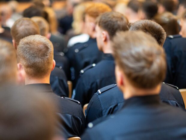 Bachelorabschlussfeier des 17. Studiengangs für den Polizeivollzugsdienst des Landes Schleswig-Holstein Bachelorabschlussfeier des 17. Studiengangs für den Polizeivollzugsdienst des Landes Schleswig-Holstein